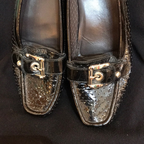 Stuart Weitzman - Picture 2 of 8